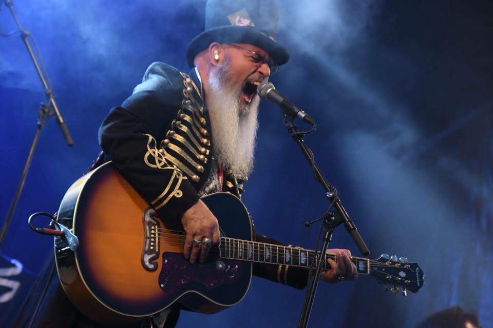 Gil Edwards on guitar